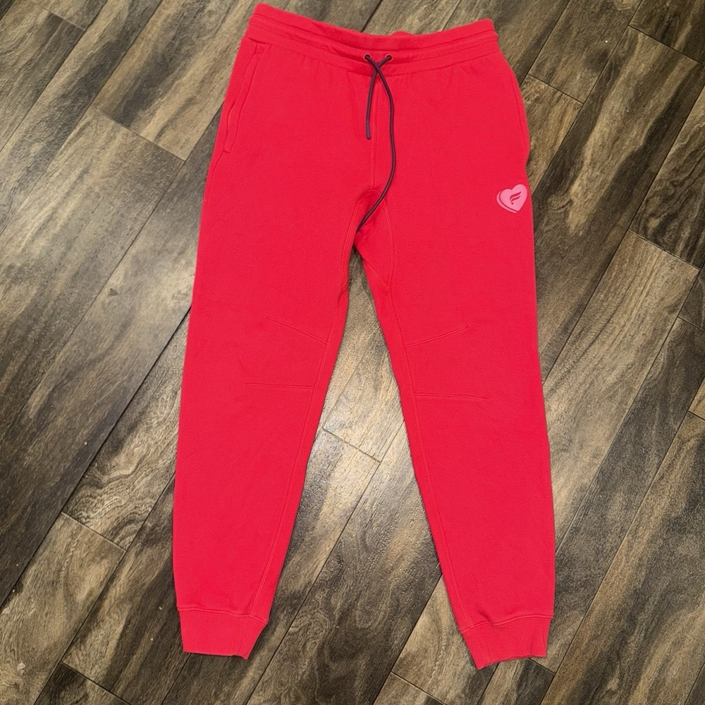 Fabletics Men's The‎ Go-To Joggers Classic Cherry Candy Heart Size M